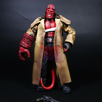 Mua bán HELLBOY- MEZCO HELLBOY WOUNDED FAKE